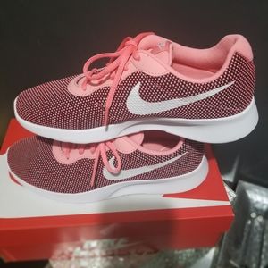 NIKE TANJUAN SNEAKERS